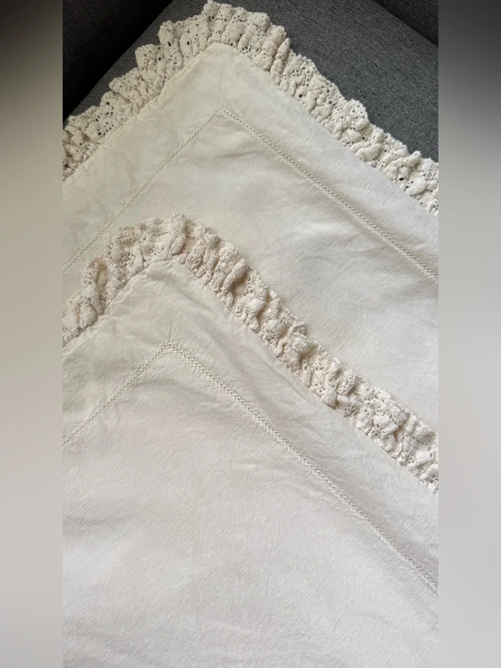Ralph Lauren Home Euro Pillow Shams Pair Ivory Linen Cotton Crochet Ruffle 26x26